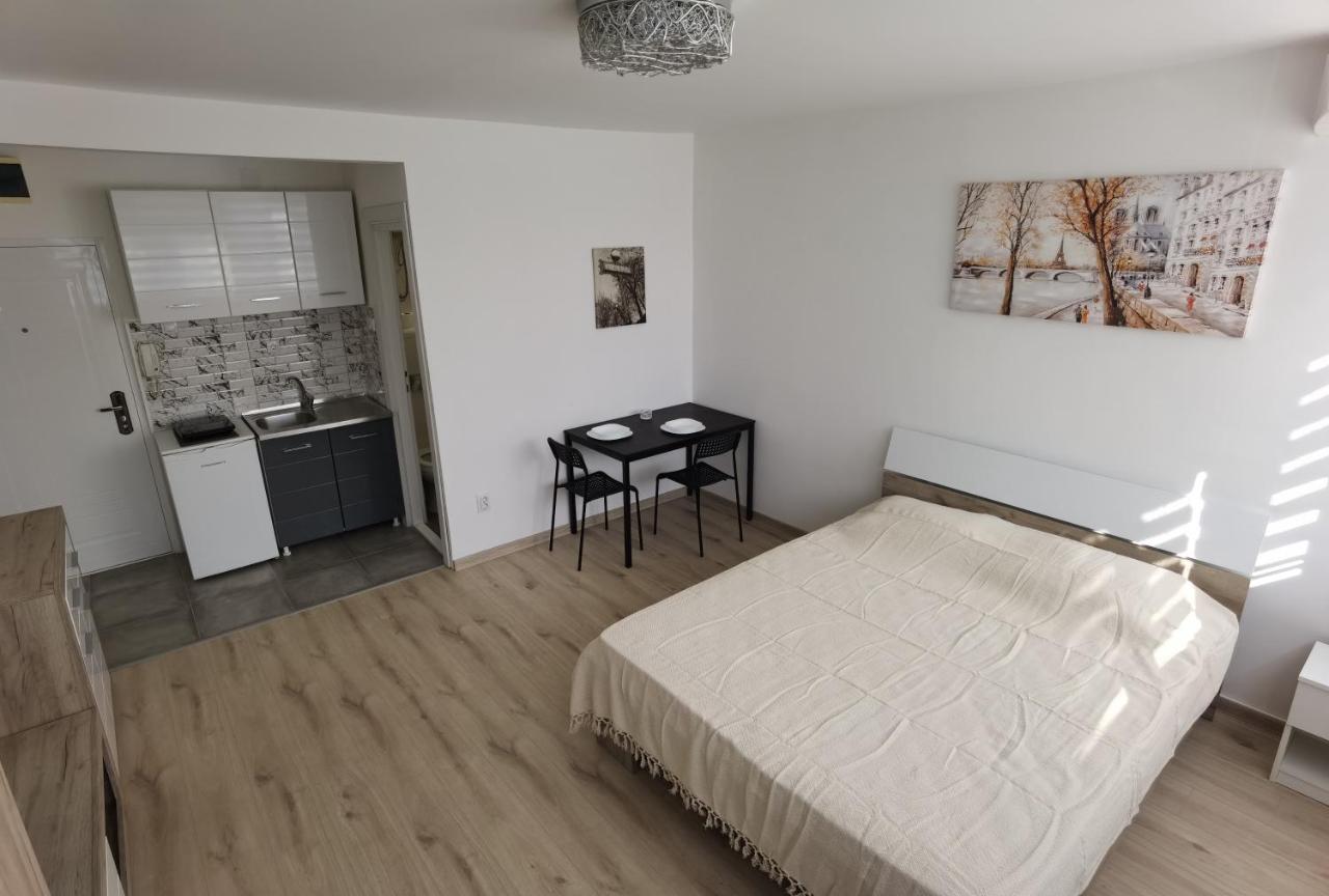 Apartman Lena Banovo Brdo Apartment เบลเกรด ภายนอก รูปภาพ