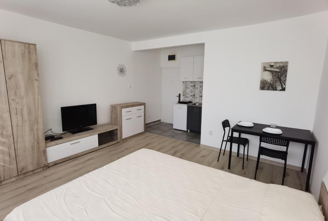 Apartman Lena Banovo Brdo Apartment เบลเกรด ภายนอก รูปภาพ