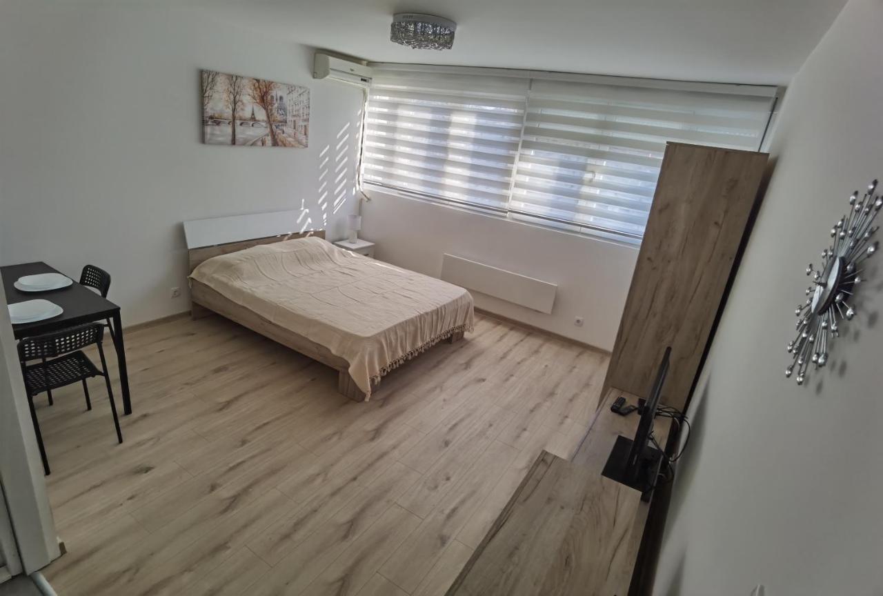 Apartman Lena Banovo Brdo Apartment เบลเกรด ภายนอก รูปภาพ
