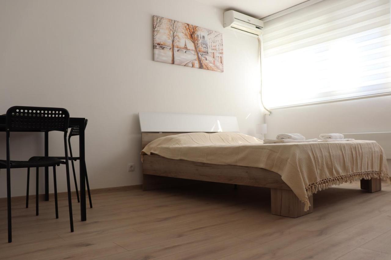 Apartman Lena Banovo Brdo Apartment เบลเกรด ภายนอก รูปภาพ