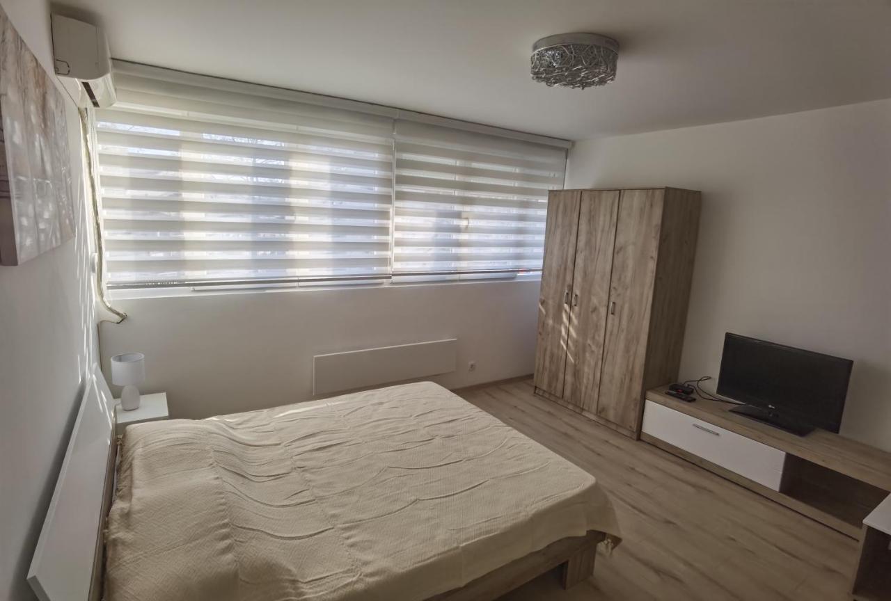 Apartman Lena Banovo Brdo Apartment เบลเกรด ภายนอก รูปภาพ